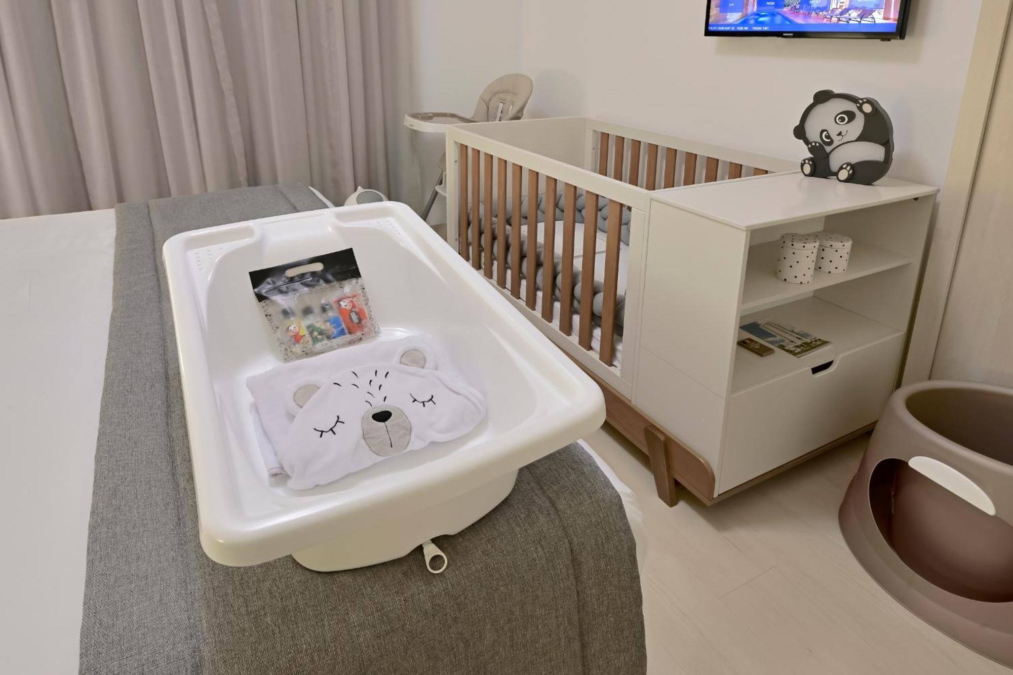 Hotel Mont Blanc Premium Рибейран-Прету Номер фото A changing table