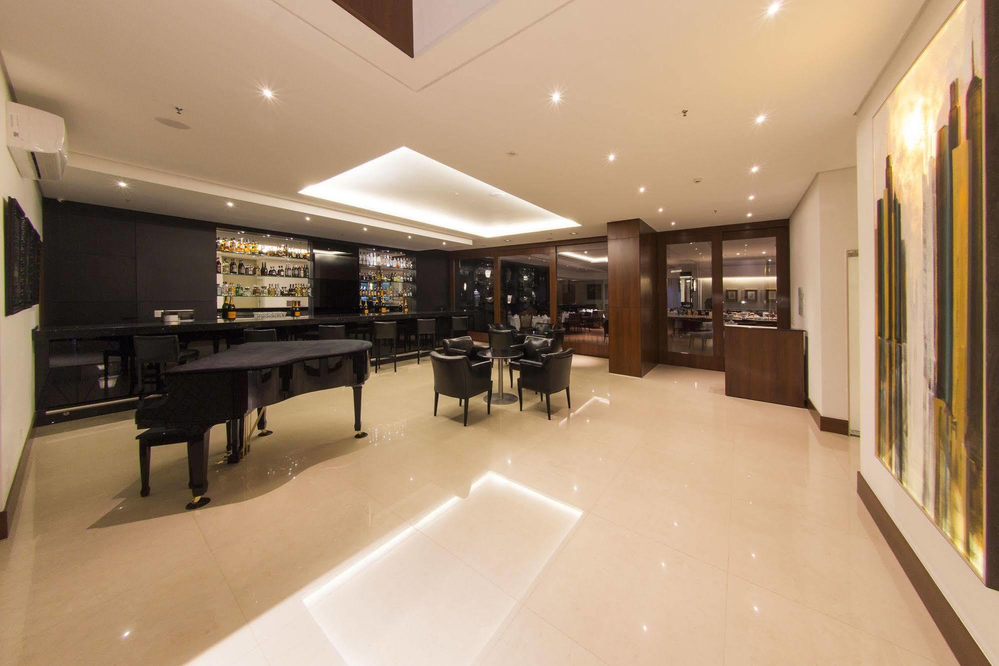 Hotel Mont Blanc Premium Рибейран-Прету Экстерьер фото The interior of the club